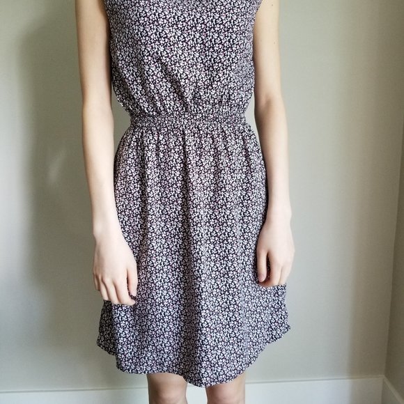 BNWT Easy and Simple Summer Dress - Picture 2 of 4